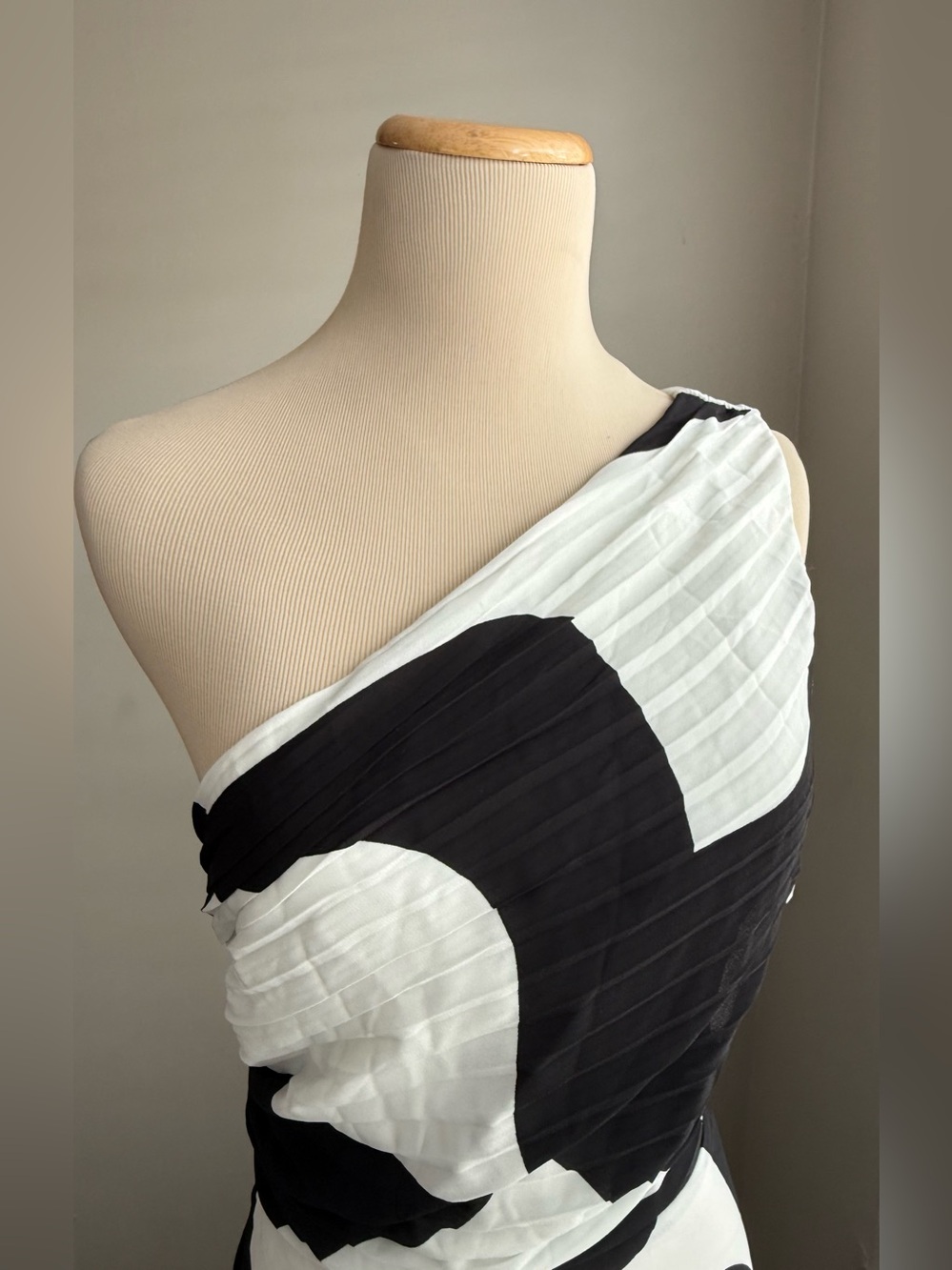 Nicole Miller | One-Shoulder Black and White Printed Maxi Dress | Size 12 - Picture 2 of 4